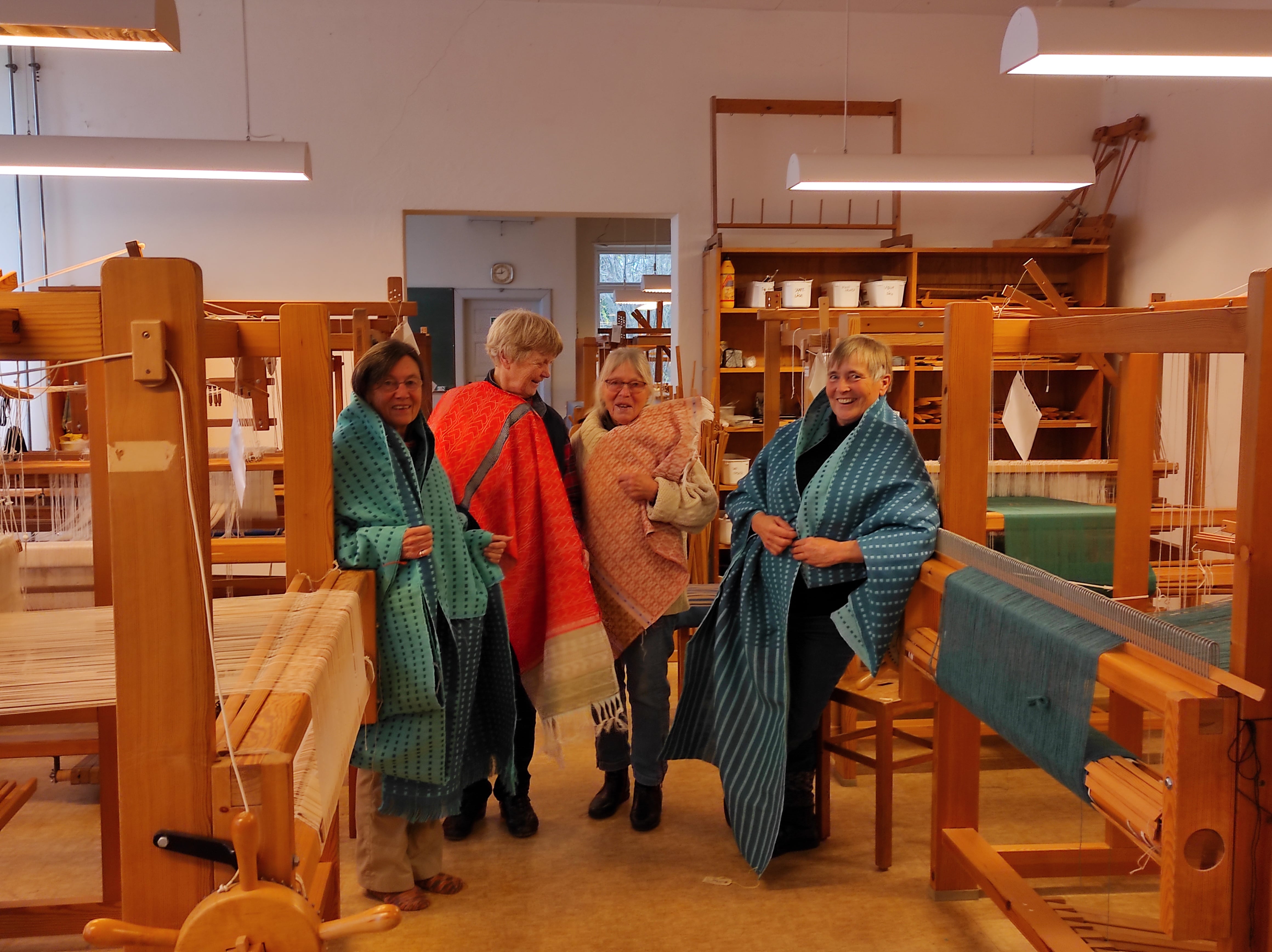 4 stolte vævere har lige klippet ned.