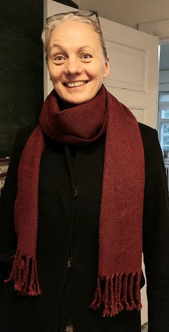 Lailas første vævning. (Rammevæv) Man må godt være stolt, når man har gjort det godt.